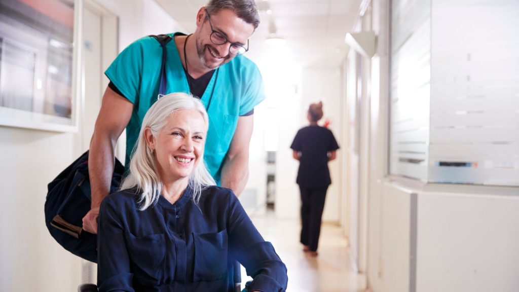 精神科入退院支援加算の新設を連想させる写真