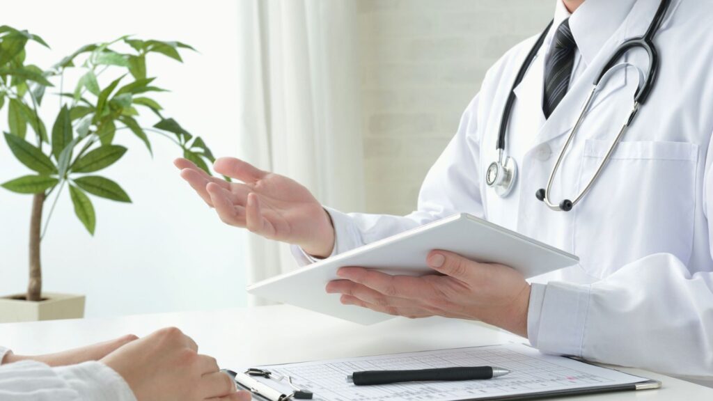 『2026年度診療報酬改定「通院・在宅精神療法」改定のポイント解説』を連想させる写真