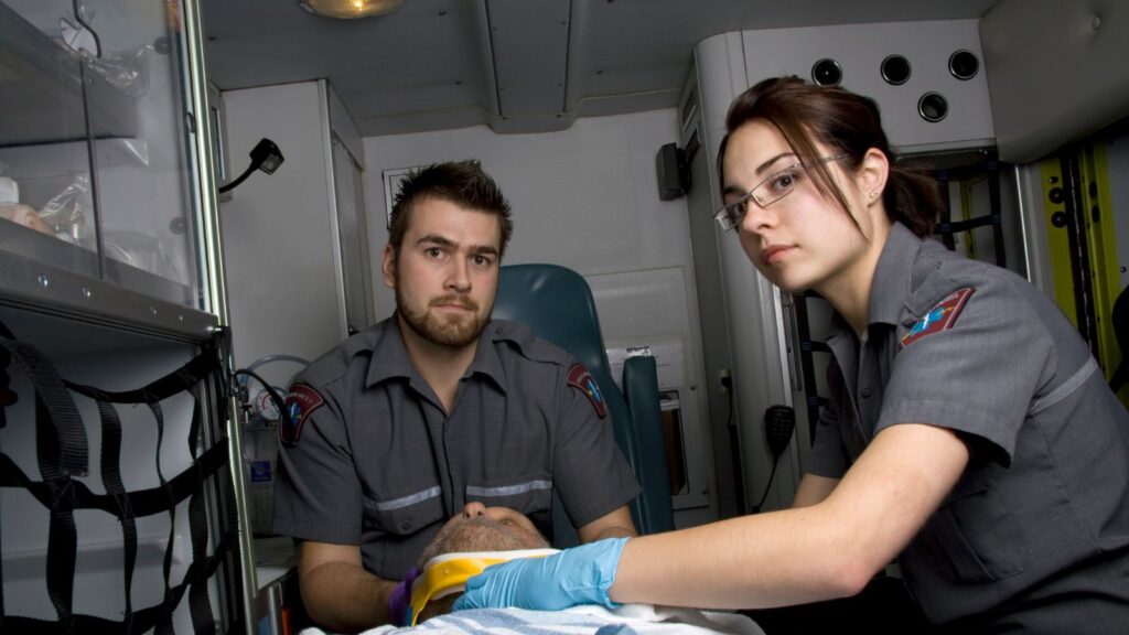 「救急搬送患者をどう評価する？ 救急搬送医学管理料1・2・3の実務整理」を連想させる写真